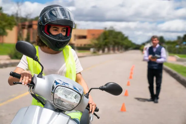 Auto école pour passer le permis 125cm3 à Saint-Martin-du-Var, Saint-Martin-du-Var, Auto-Moto-École des Alpes