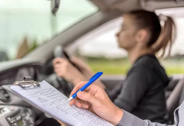 Passer le permis en accéléré à 1 €/jour à Carros, Saint-Martin-du-Var, Auto-Moto-École des Alpes